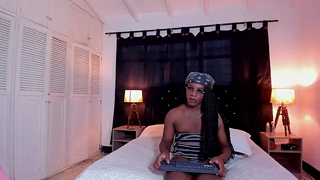 YasiryCoper online show from June 14, 2026, 11:56 am