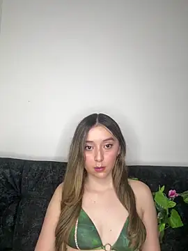 Sarisloves online show from June 18, 2026, 10:14 pm
