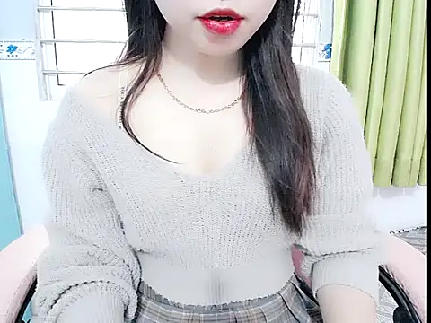 Snapshot of Emilysexy_cut chatting on July 7, 2026, 4:04 am Emilysexy cut online show from July 7, 2026, 4:04 am