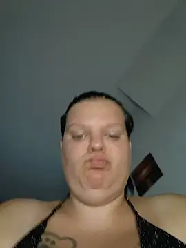 Snapshot of BadMommyyyyy chatting on July 1, 2026, 8:27 am BadMommyyyyy online show from July 1, 2026, 8:27 am