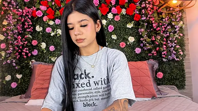 Snapshot of ViolettGracee chatting on June 25, 2026, 5:50 pm ViolettGracee online show from June 25, 2026, 5:50 pm