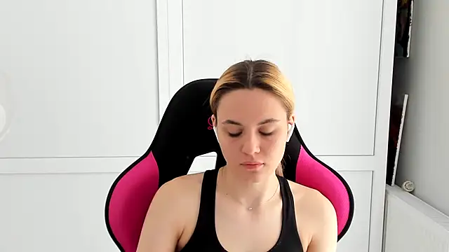 Emma starrs  online show from June 3, 2026, 9:56 am