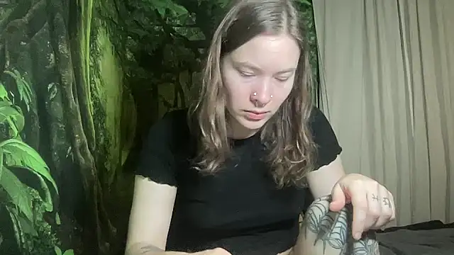 Snapshot of mo0ngoddess chatting on January 21, 2025, 2:43 am mo0ngoddess online show from January 21, 2025, 2:43 am