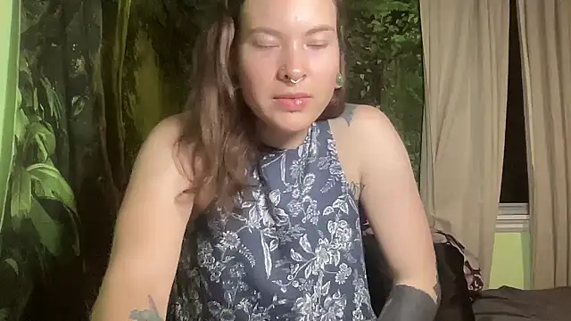 Snapshot of mo0ngoddess chatting on September 21, 2025, 2:57 am mo0ngoddess online show from September 21, 2025, 2:57 am