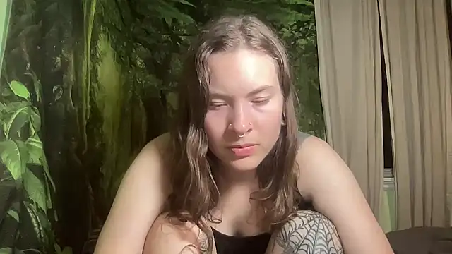 Snapshot of mo0ngoddess chatting on October 27, 2025, 2:37 am mo0ngoddess online show from October 27, 2025, 2:37 am