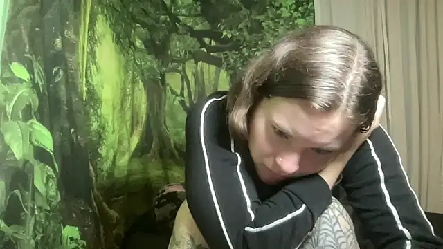 Snapshot of mo0ngoddess chatting on October 28, 2025, 3:21 am mo0ngoddess online show from October 28, 2025, 3:21 am