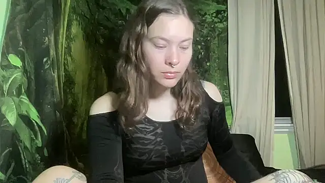 Snapshot of mo0ngoddess chatting on October 30, 2025, 1:51 am mo0ngoddess online show from October 30, 2025, 1:51 am