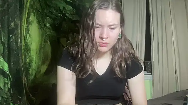 mo0ngoddess online show from February 4, 2026, 3:45 am