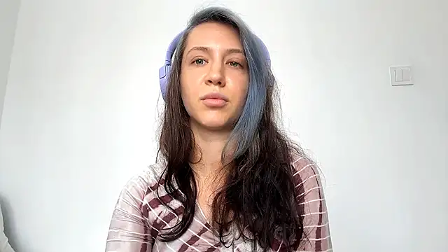 SharondaHiraoka online show from May 17, 2026, 9:28 am