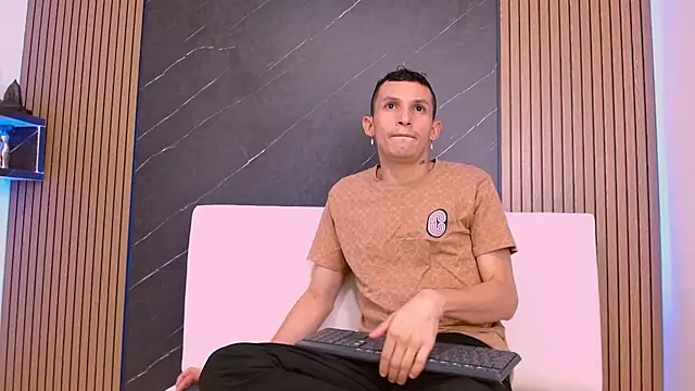 Isak Berekoa online show from May 18, 2026, 4:07 am