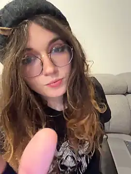 cutypiefull online show from May 16, 2026, 12:29 am
