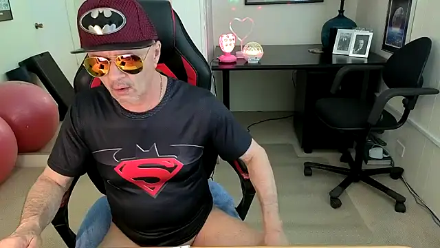 hotdadbod online show from September 8, 2025, 8:41 pm