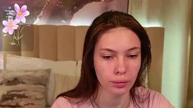 Snapshot of Mili_Joy chatting on June 21, 2026, 6:32 pm Mili Joy online show from June 21, 2026, 6:32 pm