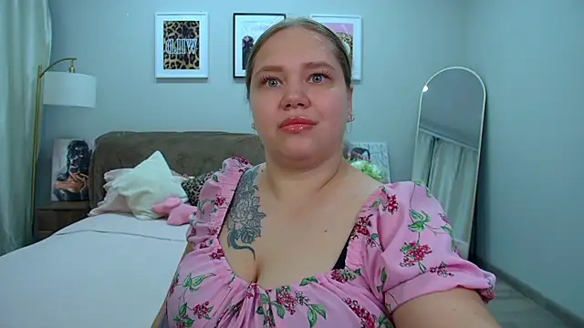 Snapshot of DianaKristol chatting on June 3, 2026, 2:33 pm DianaKristol online show from June 3, 2026, 2:33 pm