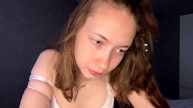 Snapshot of Emily_Mur_ chatting on June 17, 2026, 5:10 am Emily Mur online show from June 17, 2026, 5:10 am