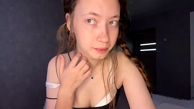 Snapshot of Emily_Mur_ chatting on July 3, 2026, 5:03 am Emily Mur online show from July 3, 2026, 5:03 am