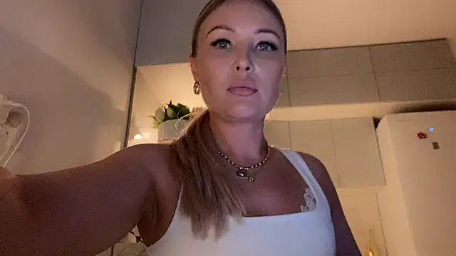 Anytablondii online show from May 17, 2026, 9:44 pm