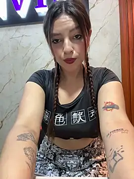 Miel rousse online show from May 17, 2026, 5:16 am