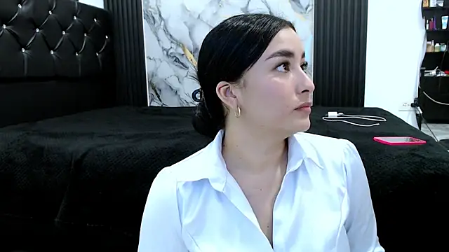 MiaReinig09 online show from June 21, 2026, 7:27 pm
