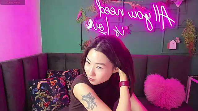 Snapshot of Runi_Asian chatting on June 19, 2026, 1:21 am Runi Asian online show from June 19, 2026, 1:21 am