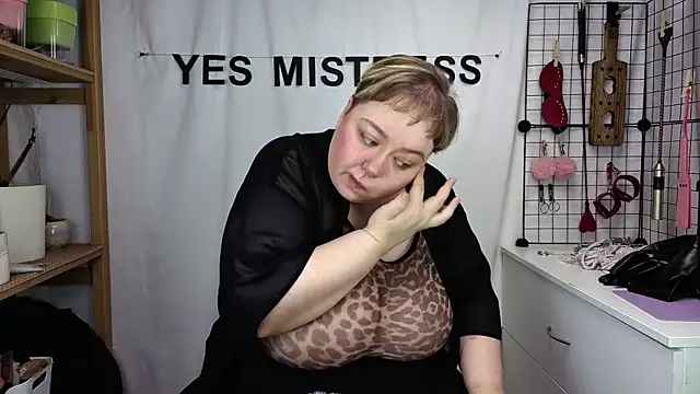 mistress molly online show from May 16, 2026, 5:15 am