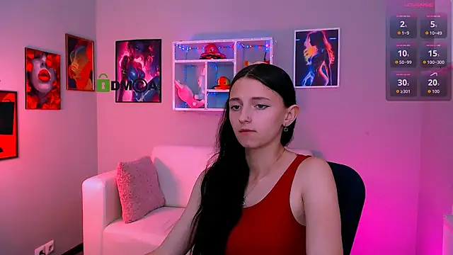 Snapshot of caroline_honeyy chatting on June 8, 2026, 1:00 pm caroline honeyy online show from June 8, 2026, 1:00 pm