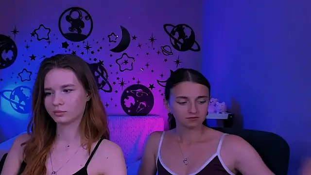 caroline honeyy online show from July 21, 2026, 8:33 pm