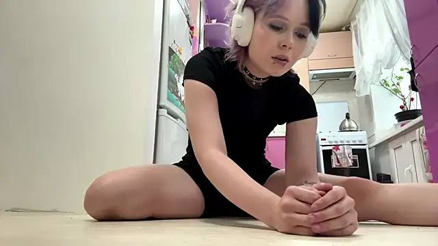 Snapshot of CuteLilit chatting on May 17, 2026, 2:13 pm CuteLilit online show from May 17, 2026, 2:13 pm