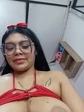 Snapshot of luxuryluna chatting on June 25, 2026, 5:12 am luxuryluna online show from June 25, 2026, 5:12 am