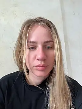 Snapshot of AnnaMist_ chatting on June 19, 2026, 6:40 am AnnaMist online show from June 19, 2026, 6:40 am