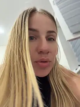 Snapshot of AnnaMist_ chatting on June 28, 2026, 5:52 pm AnnaMist online show from June 28, 2026, 5:52 pm