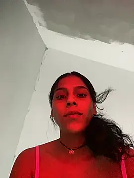 Snapshot of Saray_queen1 chatting on July 6, 2026, 10:45 pm Saray queen1 online show from July 6, 2026, 10:45 pm
