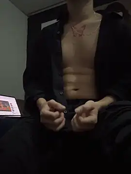 CharlyySantos online show from May 14, 2026, 1:34 am