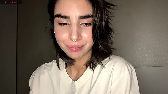 JessiaRuezga online show from July 1, 2026, 1:24 pm