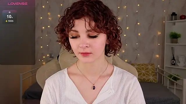 Snapshot of Kira__Fluffy chatting on June 14, 2026, 2:24 am Kira Fluffy online show from June 14, 2026, 2:24 am