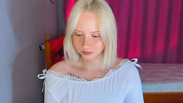angelllisss online show from May 14, 2026, 2:46 pm
