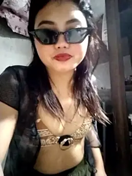 Snapshot of lie_louron chatting on May 18, 2026, 2:34 pm lie louron online show from May 18, 2026, 2:34 pm