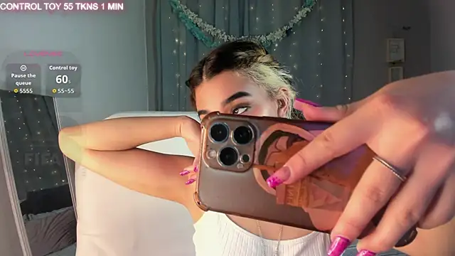Snapshot of vanillafairy_ chatting on June 25, 2026, 8:24 pm vanillafairy online show from June 25, 2026, 8:24 pm