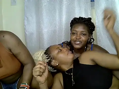 Snapshot of Lorainebabes chatting on June 6, 2026, 2:27 am Lorainebabes online show from June 6, 2026, 2:27 am