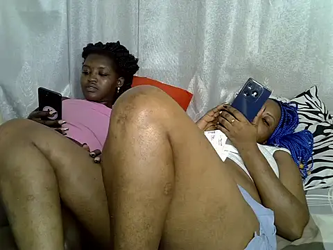Snapshot of Lorainebabes chatting on June 11, 2026, 12:32 am Lorainebabes online show from June 11, 2026, 12:32 am