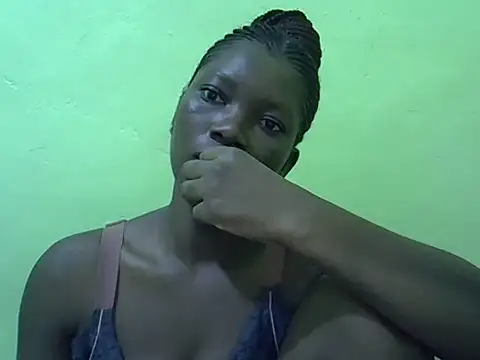 Sweet-Lynn online show from June 8, 2026, 5:08 am