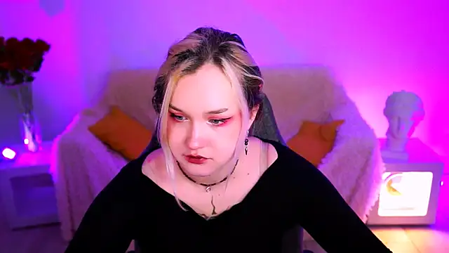 ViolettWoods online show from June 3, 2026, 8:17 am