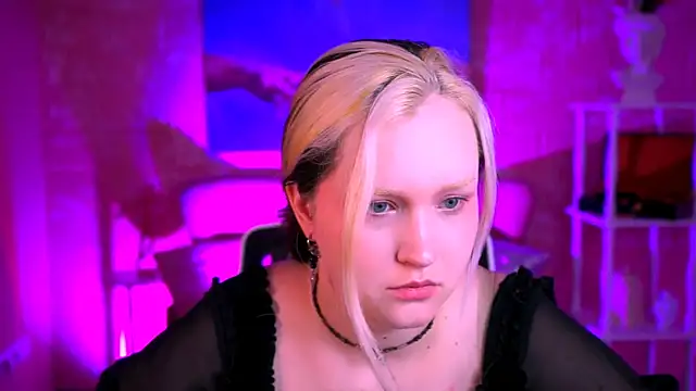 ViolettWoods online show from June 15, 2026, 6:15 am
