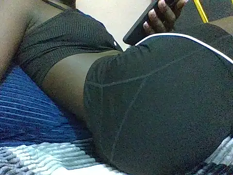 Snapshot of Curvyqueeh chatting on June 25, 2026, 7:18 pm Curvyqueeh online show from June 25, 2026, 7:18 pm