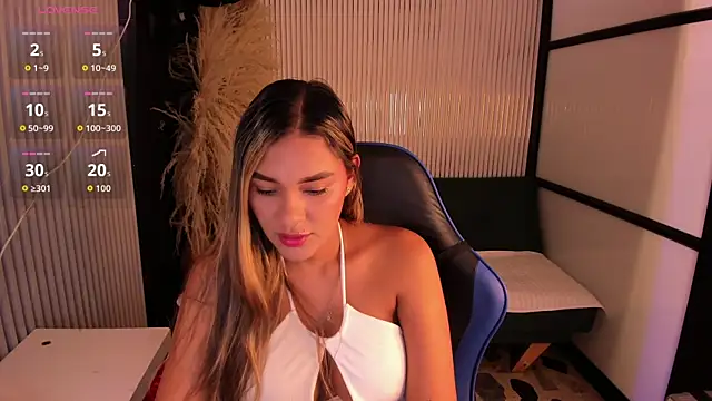 SophieWatson  online show from June 19, 2026, 1:48 pm
