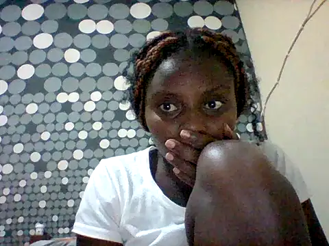 liligal online show from June 17, 2026, 7:48 pm