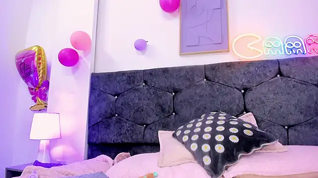 Snapshot of Meghan_candy chatting on June 11, 2026, 12:32 am Meghan candy online show from June 11, 2026, 12:32 am