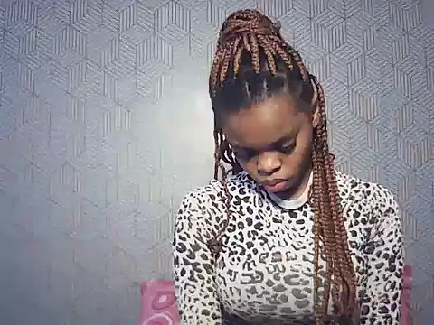 BustieLaura online show from June 14, 2026, 6:26 am