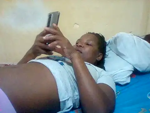 Snapshot of Camilla-Sweets chatting on June 17, 2026, 6:42 pm Camilla-Sweets online show from June 17, 2026, 6:42 pm