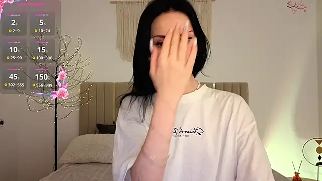 Little1 molly online show from June 11, 2026, 8:29 pm
